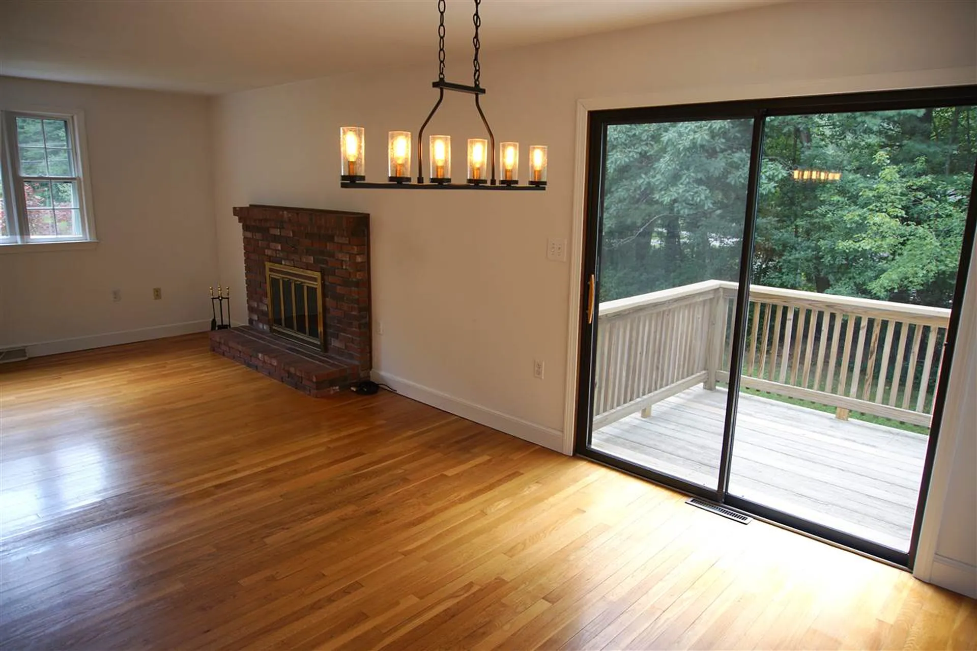 12 Westwood Drive Londonderry NH 03053