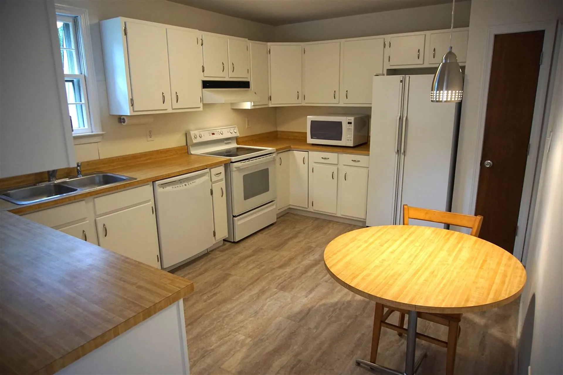 12 Westwood Drive Londonderry NH 03053