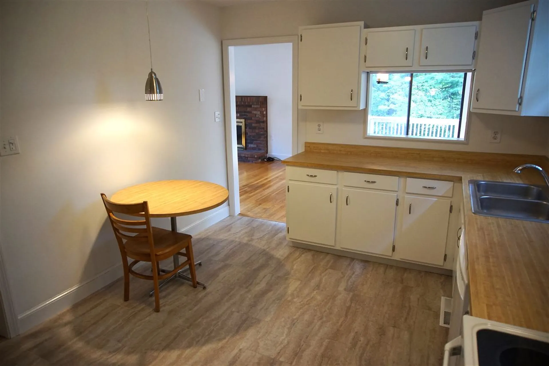 12 Westwood Drive Londonderry NH 03053