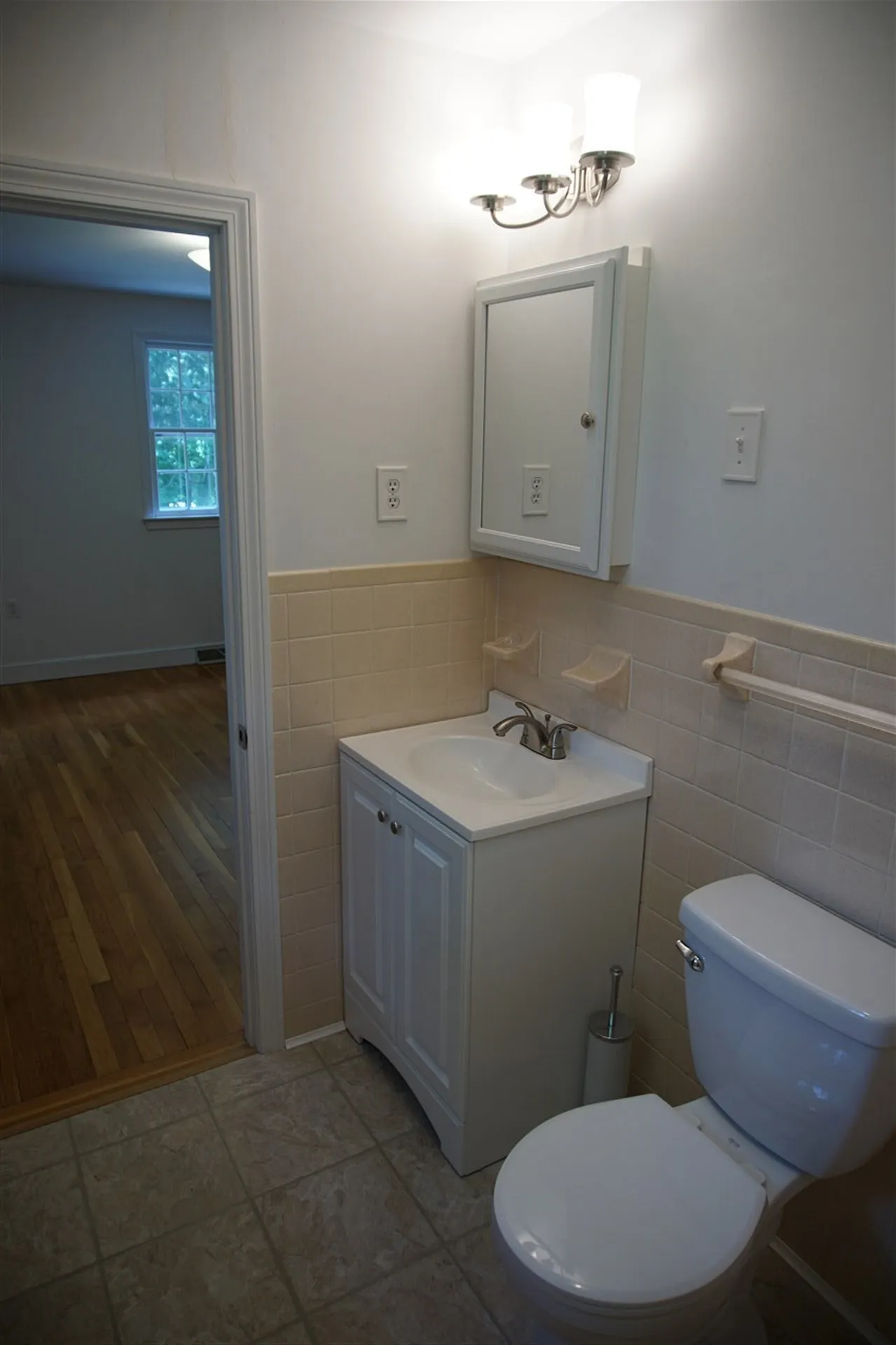 12 Westwood Drive Londonderry NH 03053