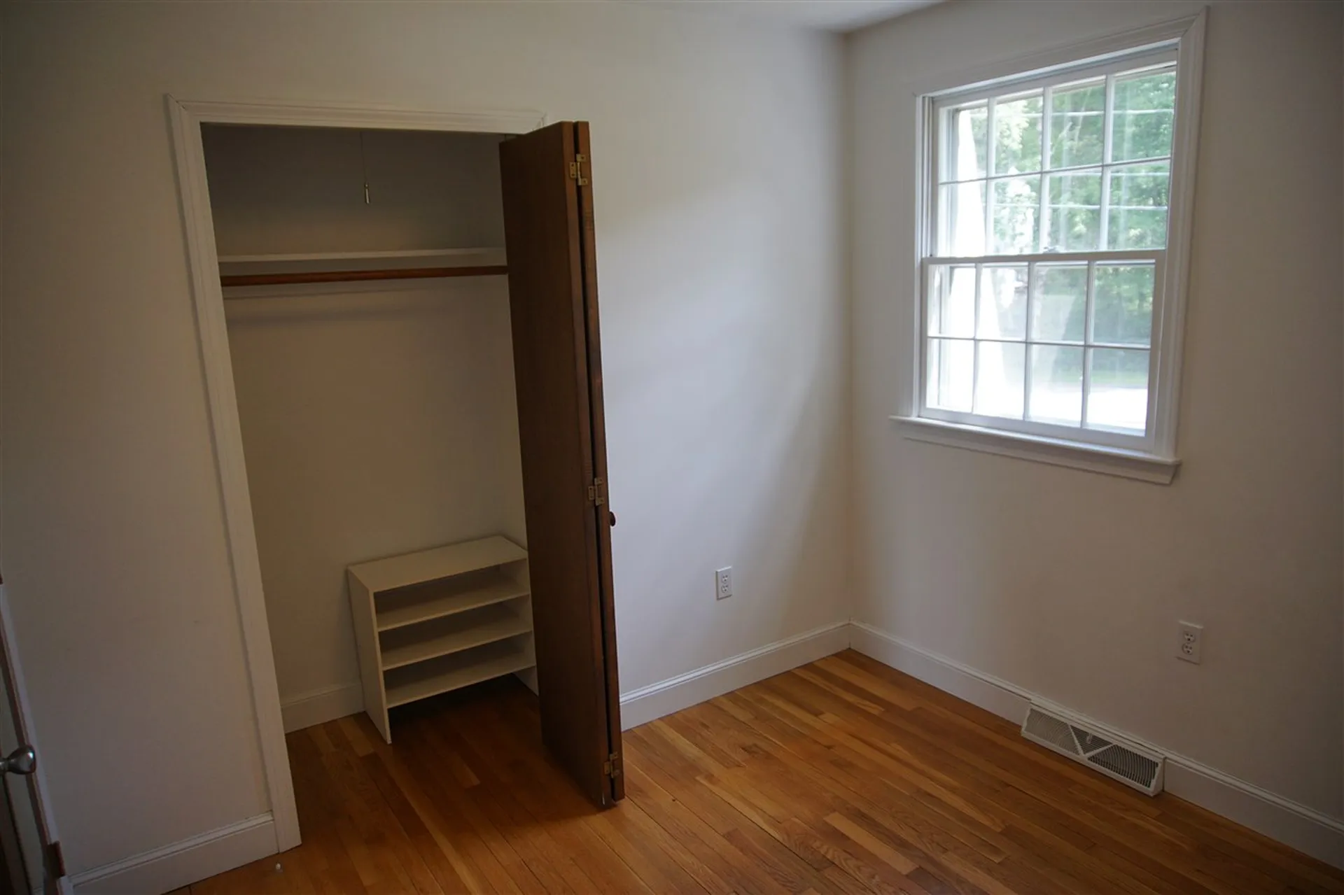 12 Westwood Drive Londonderry NH 03053
