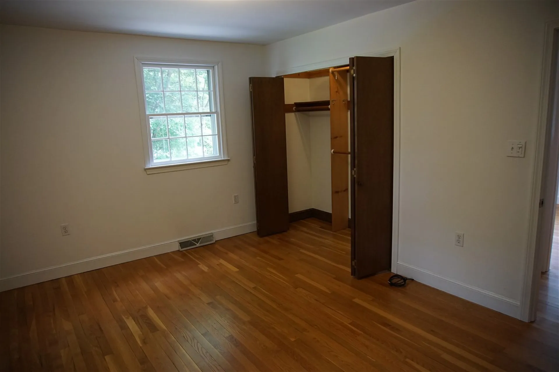 12 Westwood Drive Londonderry NH 03053