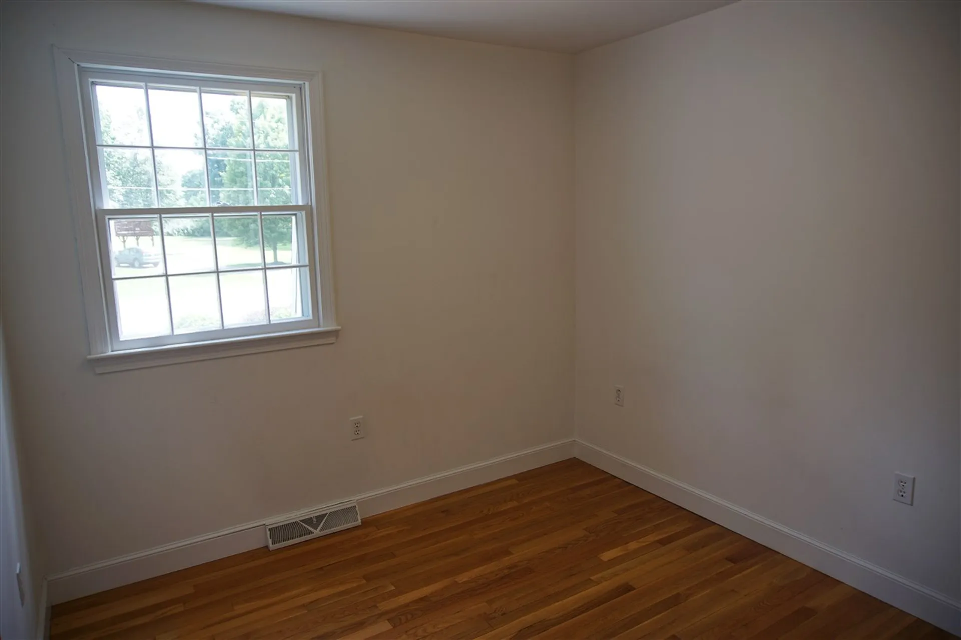 12 Westwood Drive Londonderry NH 03053