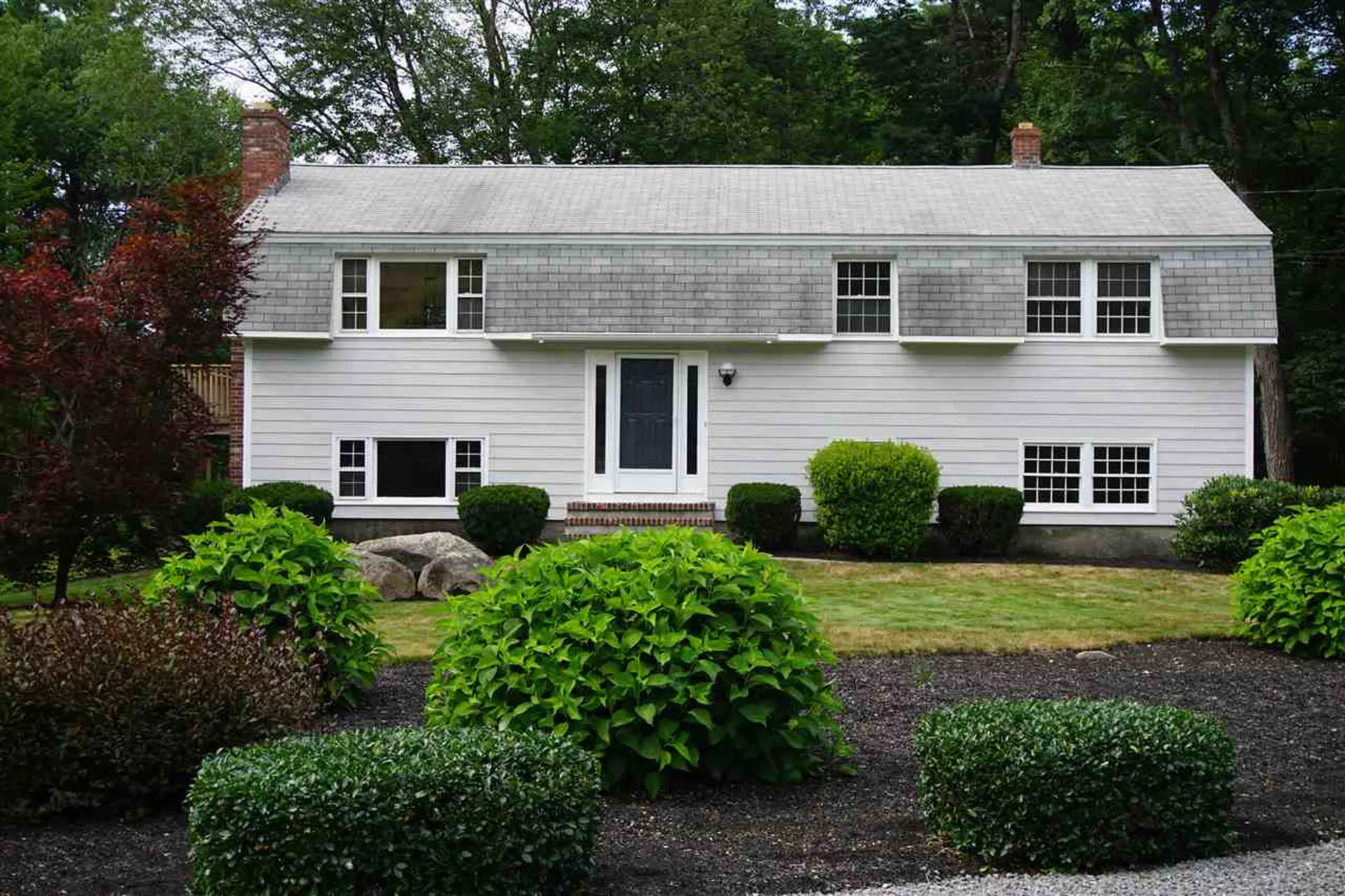 12 Westwood Drive Londonderry NH 03053