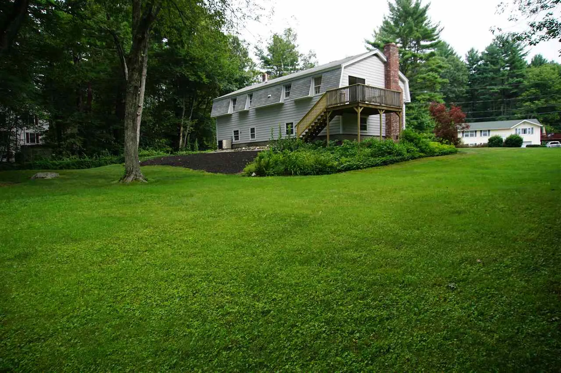 12 Westwood Drive Londonderry NH 03053