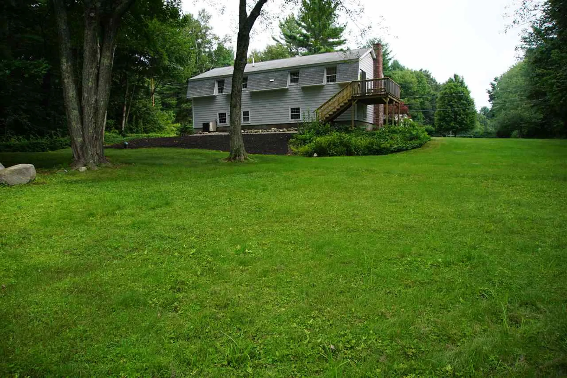 12 Westwood Drive Londonderry NH 03053