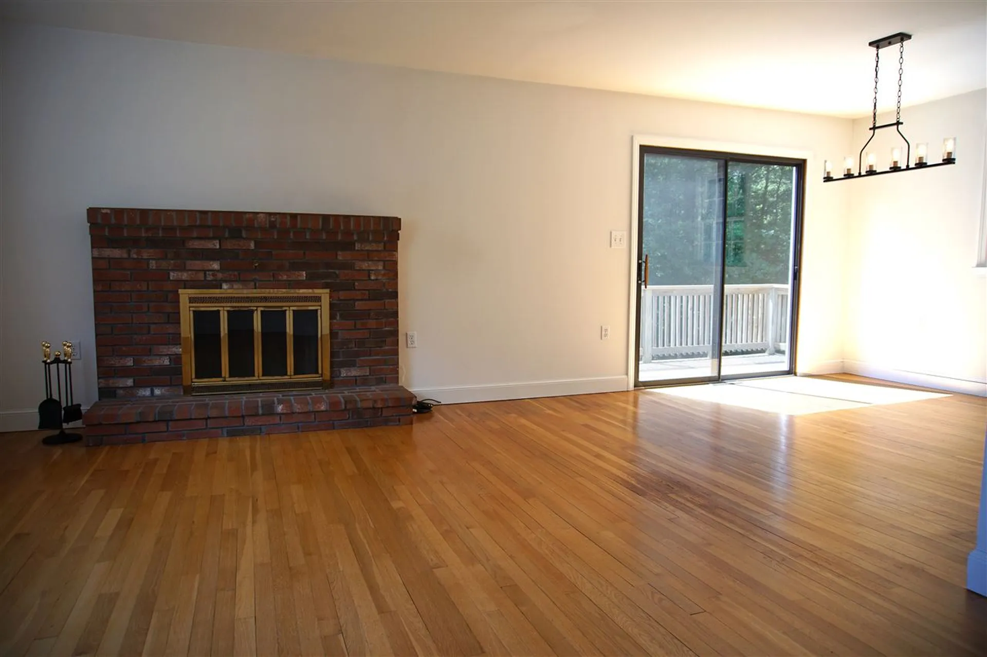 12 Westwood Drive Londonderry NH 03053