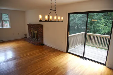 12 Westwood Drive Londonderry NH 03053