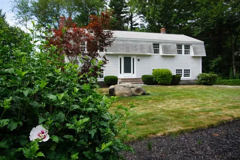 12 Westwood Drive Londonderry NH 03053