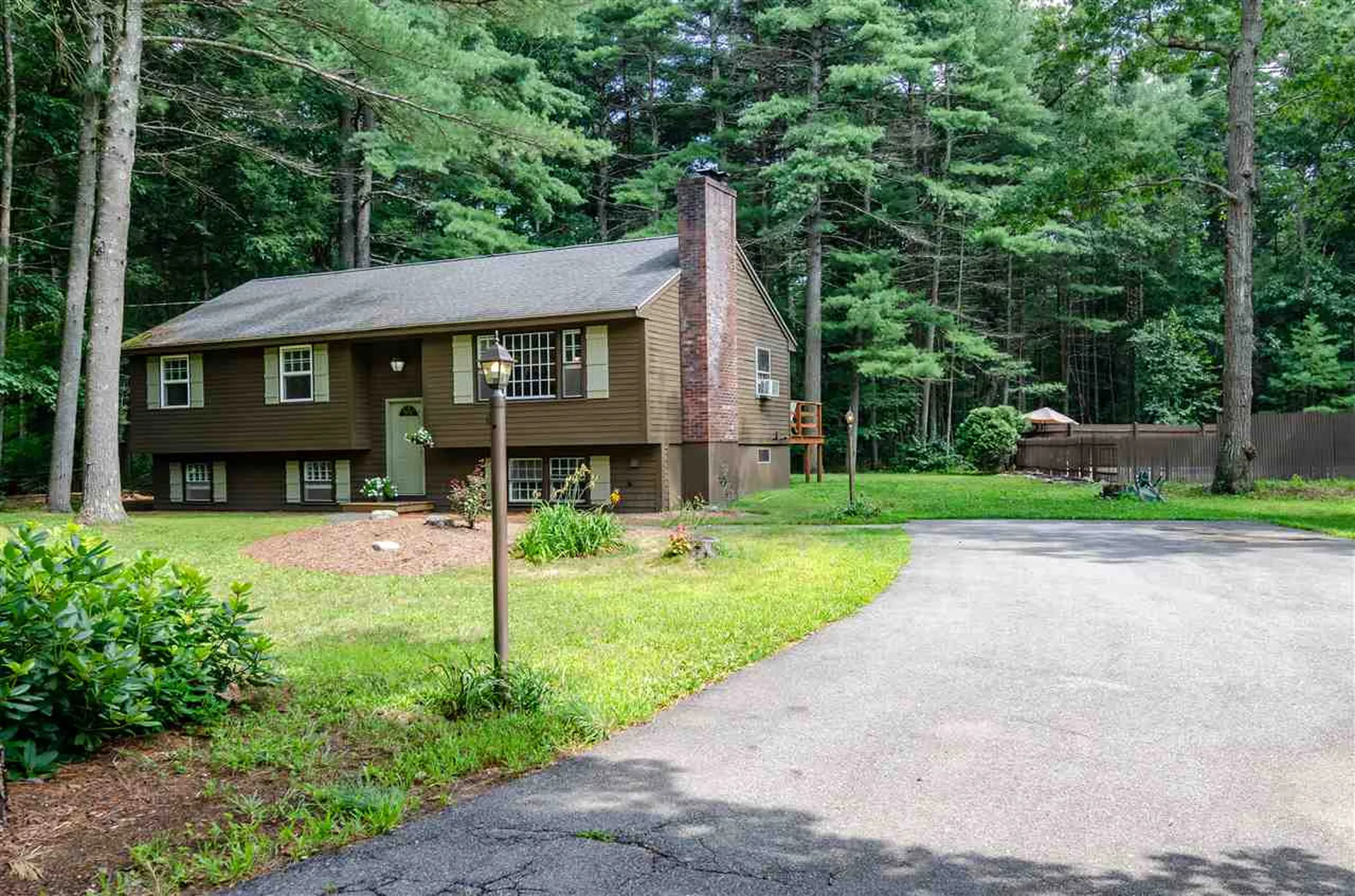 4 Finch Court Litchfield NH 03052