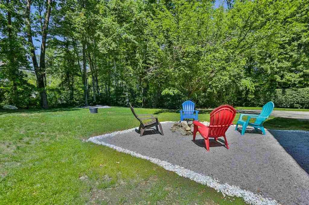 13 Hickory Lane Bedford NH 03110