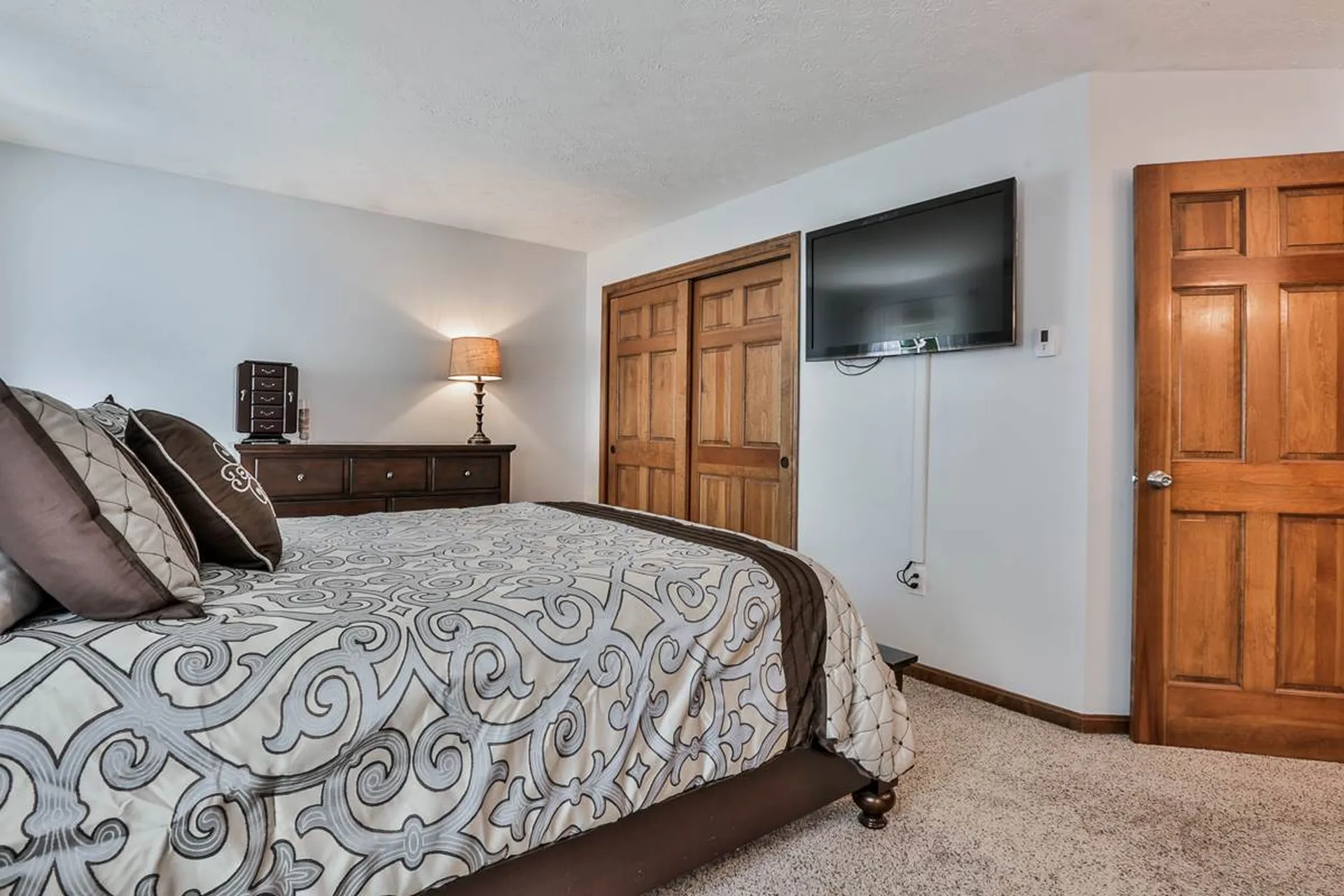 13 Hickory Lane Bedford NH 03110