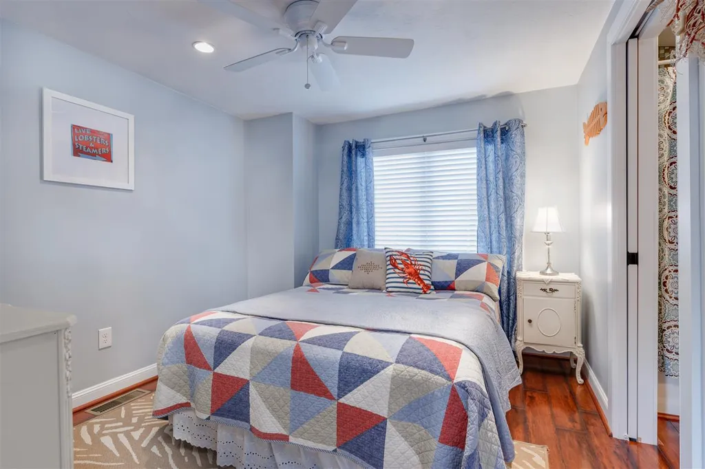 25 K Street Hampton NH 03842