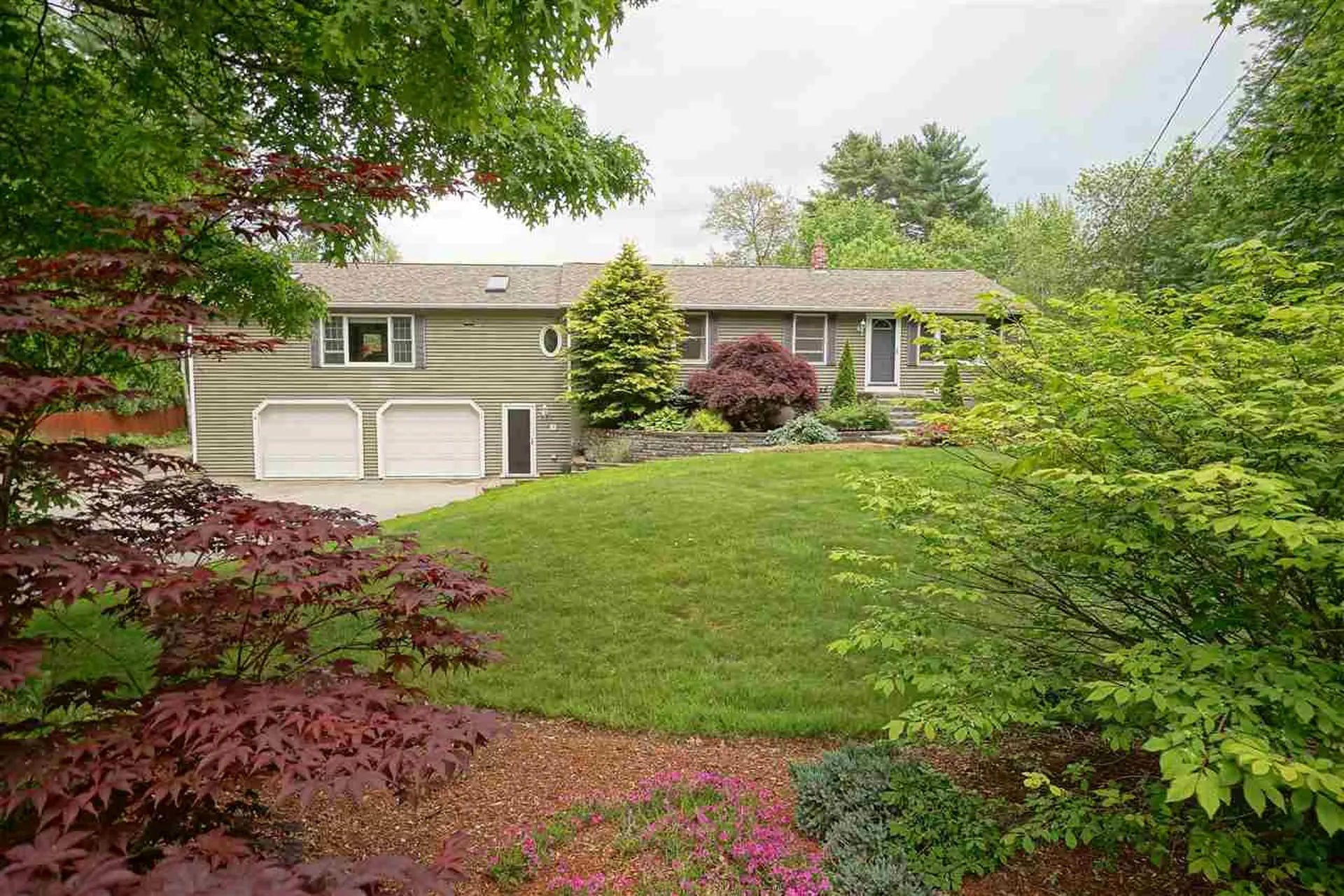9 Woods Avenue Londonderry NH 03053