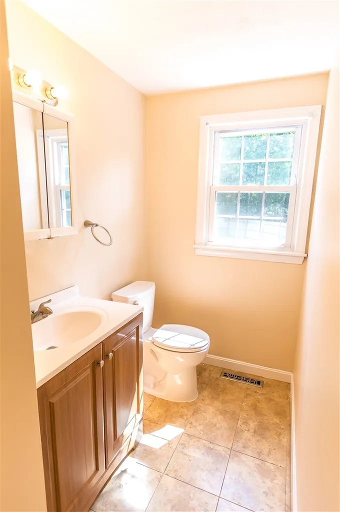 87B Scobie Pond Road Derry NH 03038