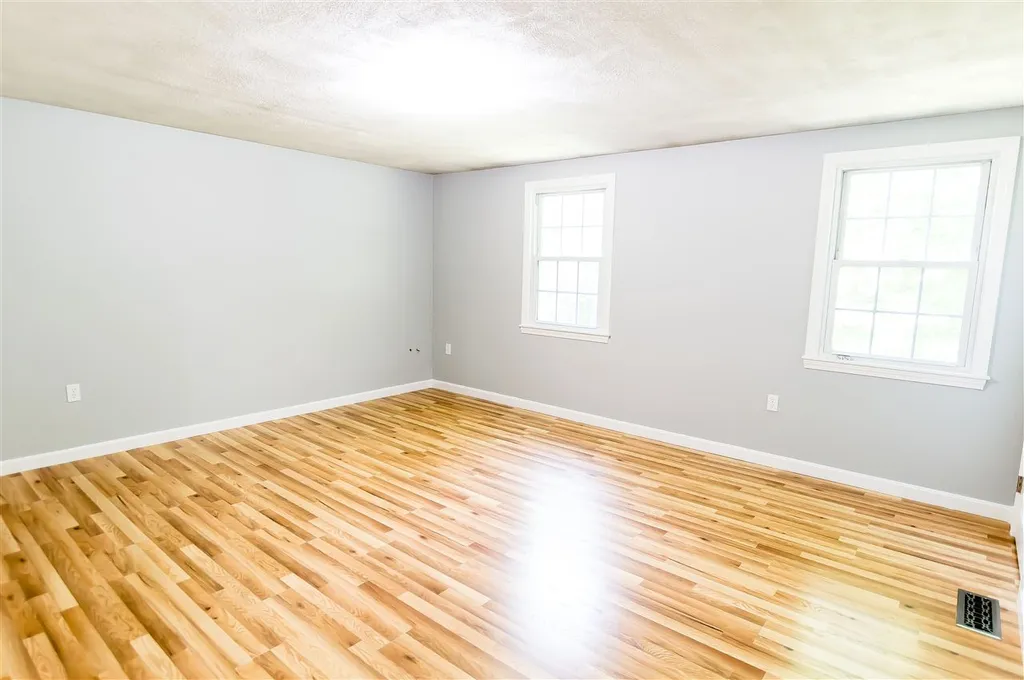 87B Scobie Pond Road Derry NH 03038