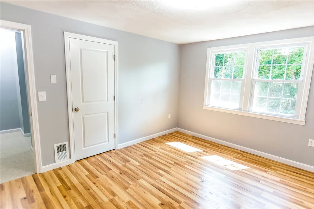 87B Scobie Pond Road Derry NH 03038