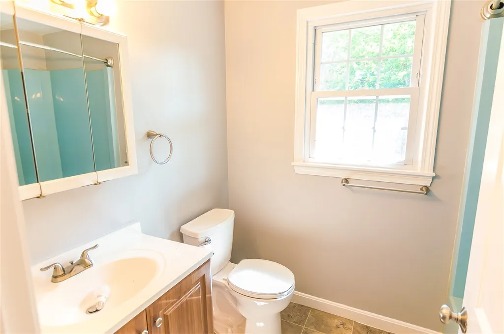 87B Scobie Pond Road Derry NH 03038