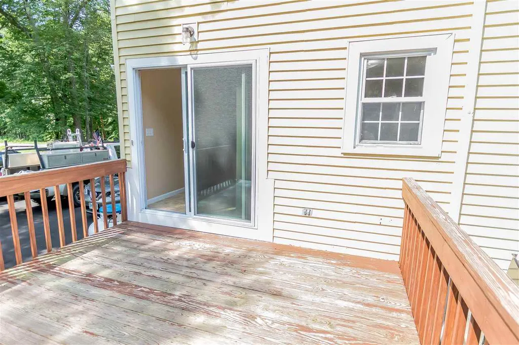 87B Scobie Pond Road Derry NH 03038