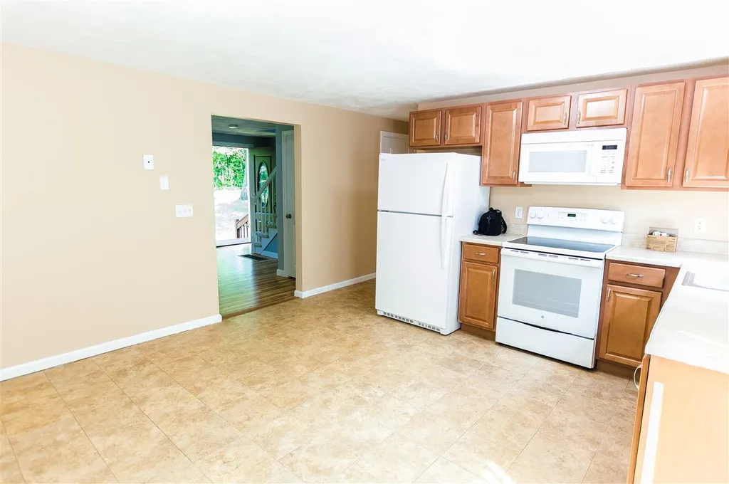 87B Scobie Pond Road Derry NH 03038