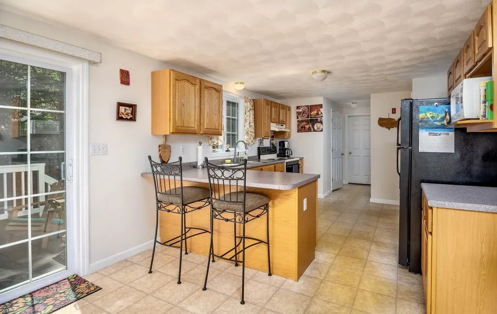 9 Abbey Road Raymond NH 03077