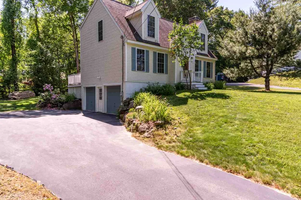 9 Abbey Road Raymond NH 03077