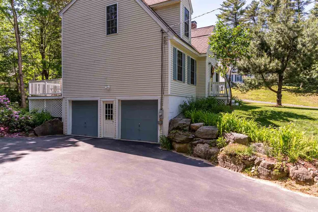 9 Abbey Road Raymond NH 03077