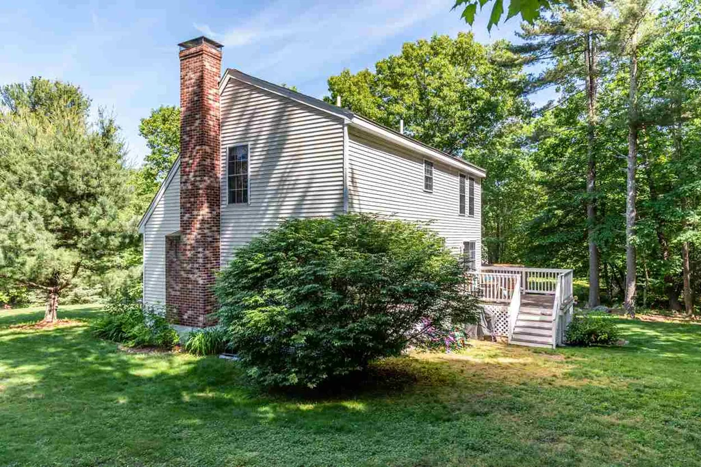 9 Abbey Road Raymond NH 03077
