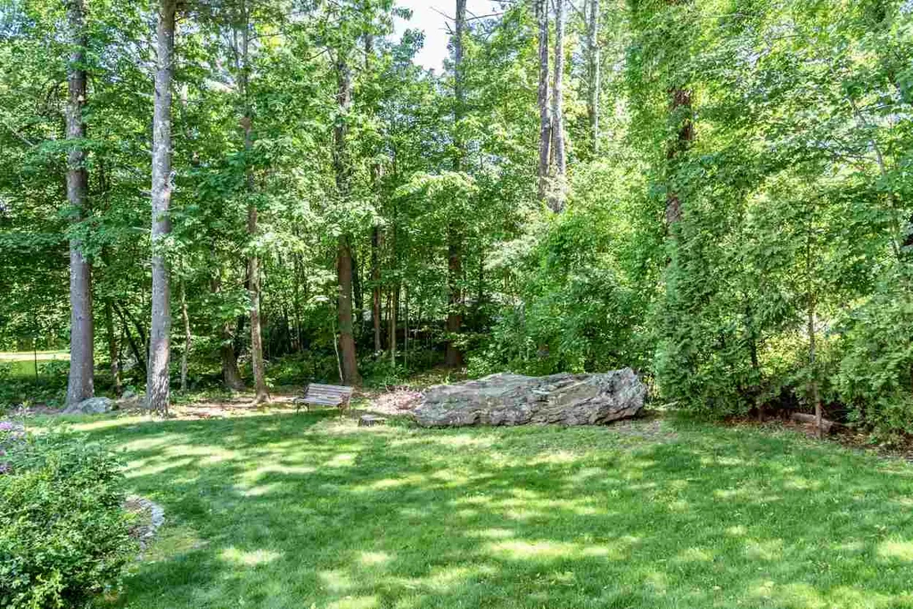 9 Abbey Road Raymond NH 03077