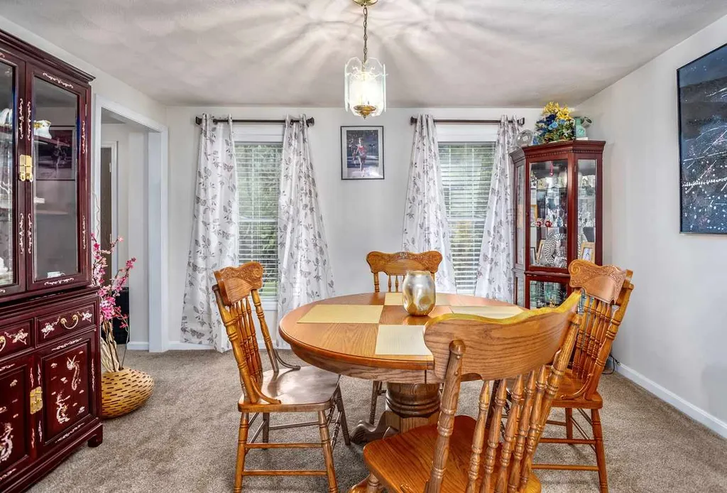 9 Abbey Road Raymond NH 03077