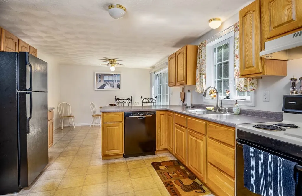 9 Abbey Road Raymond NH 03077