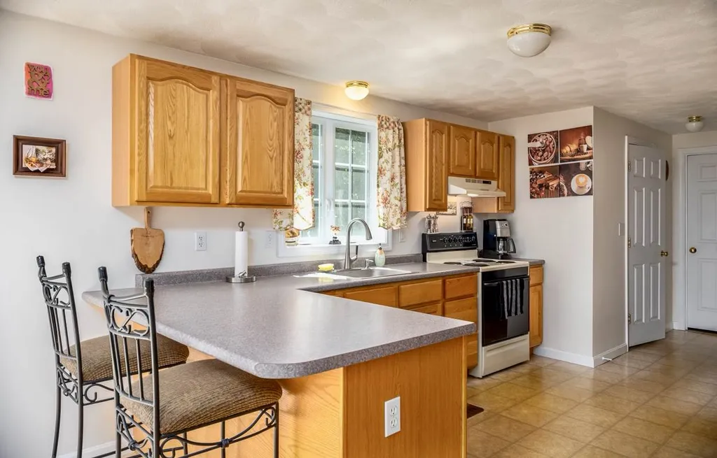 9 Abbey Road Raymond NH 03077