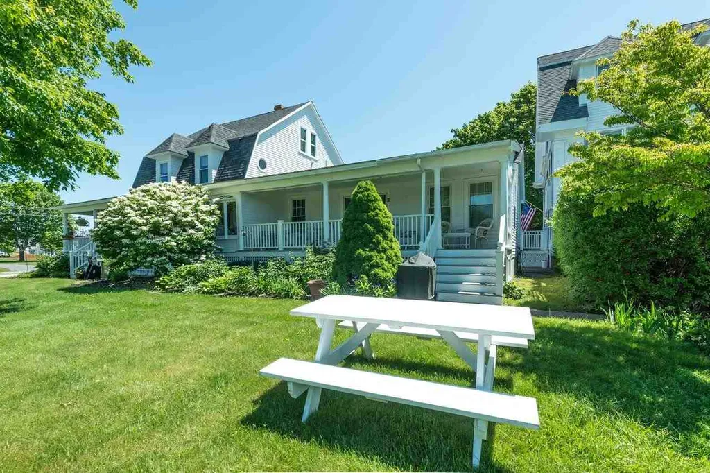 65 Broadway Street York ME 03909