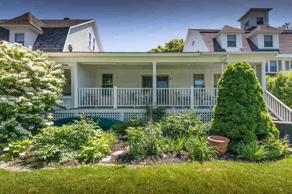 65 Broadway Street York ME 03909