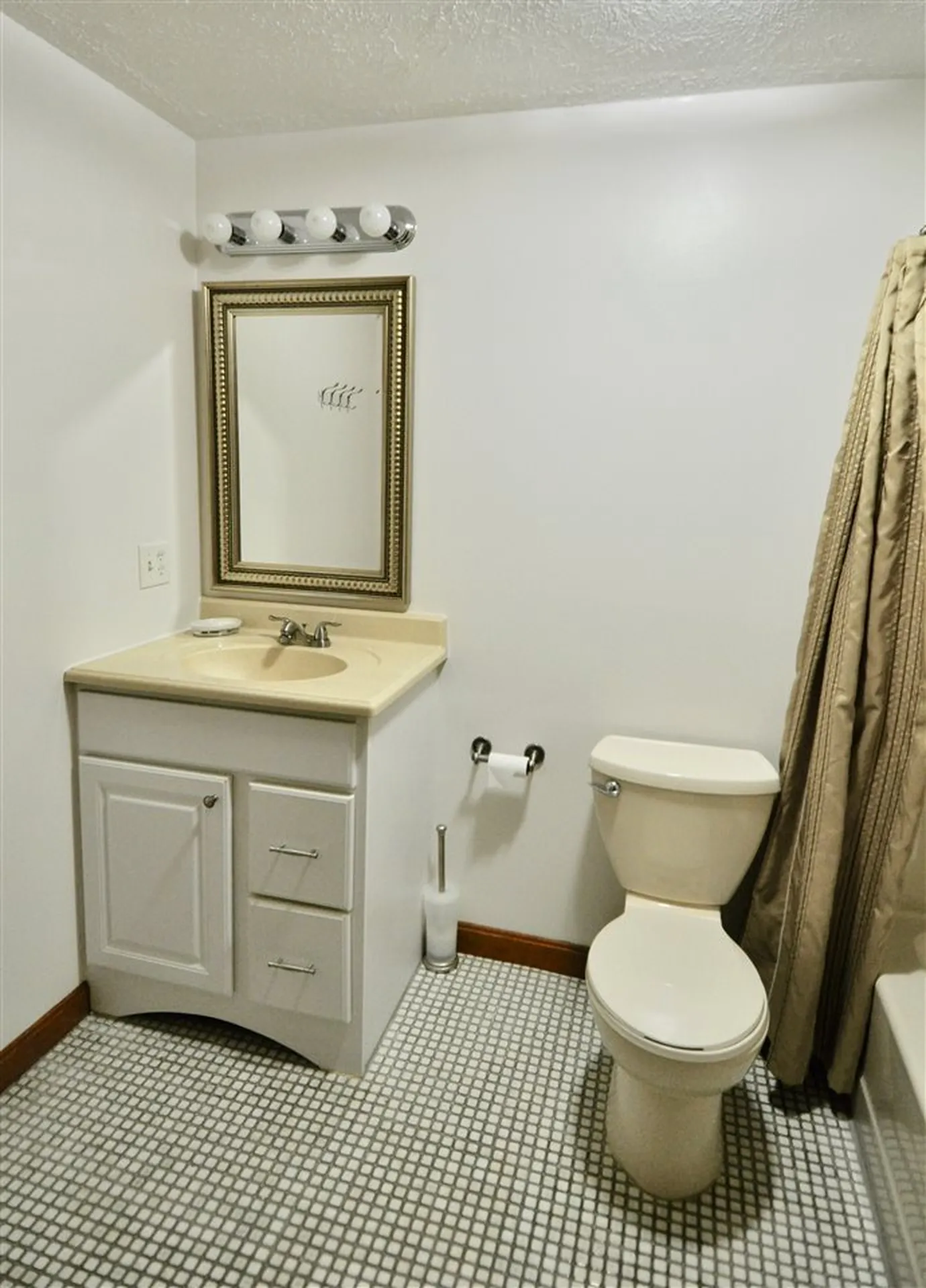 35 Lovering Street Manchester NH 03109-4723