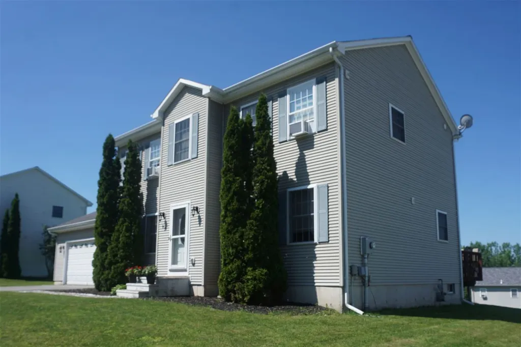 17 Steeplechase Lane Milton VT 05468