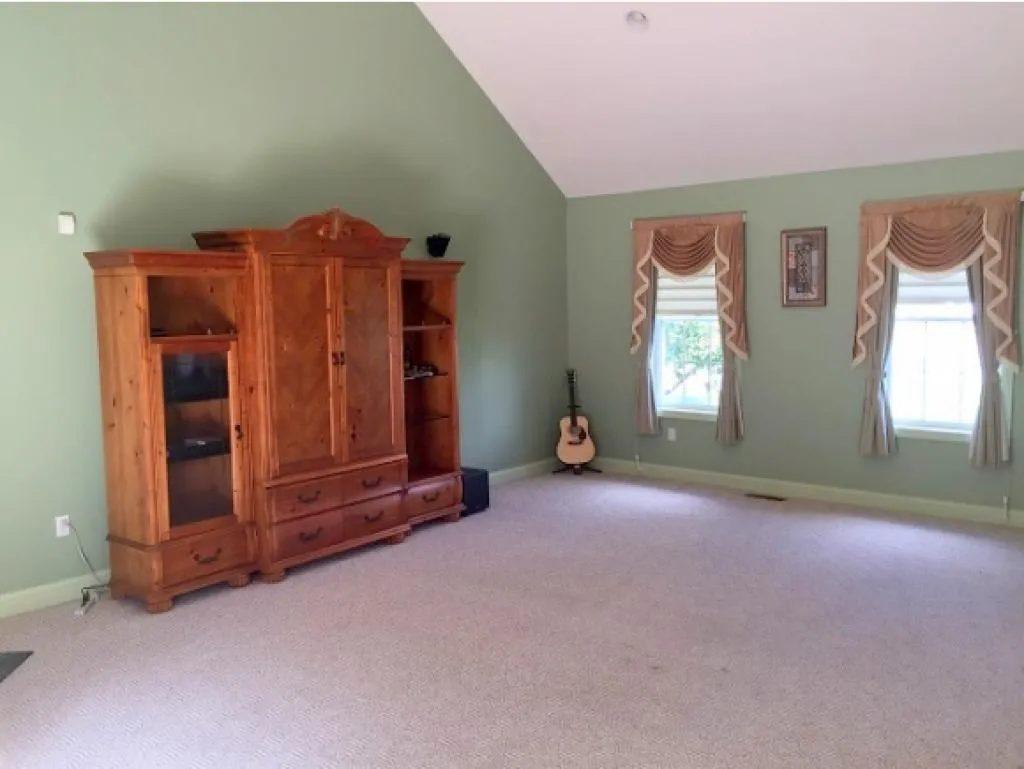 10 Wanda Lane Nashua NH 03062