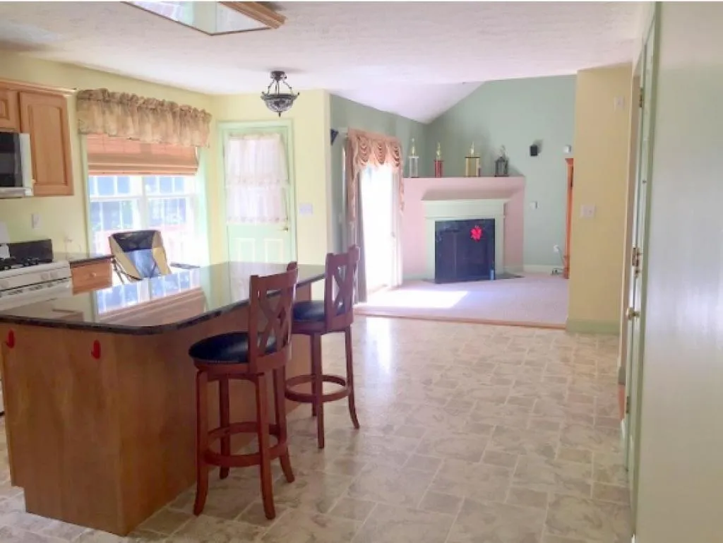 10 Wanda Lane Nashua NH 03062