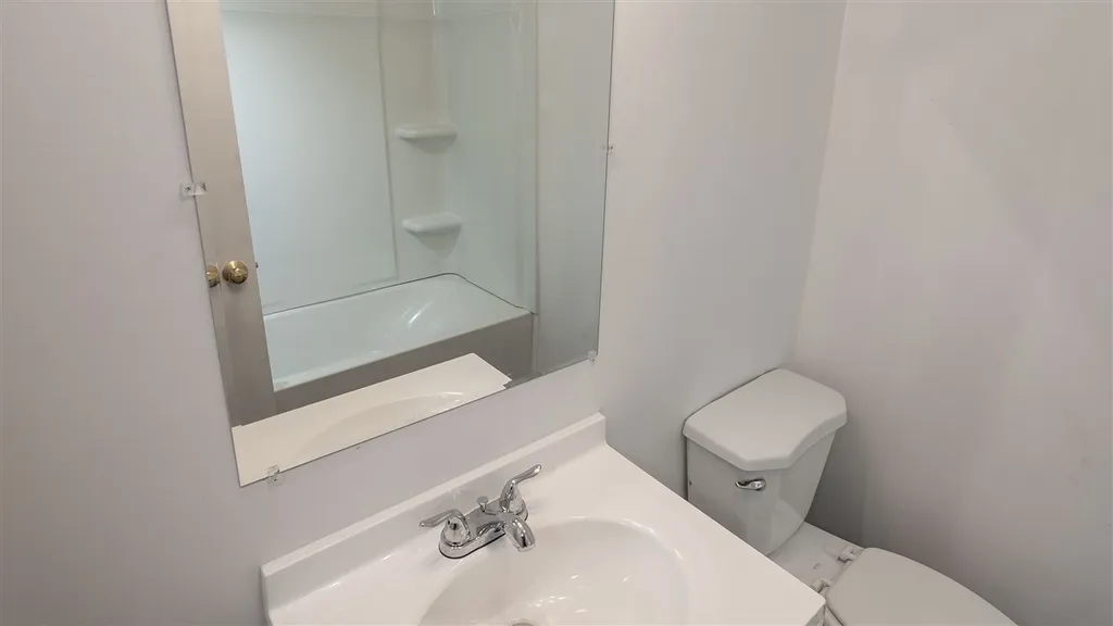4 Atlas Avenue Hooksett NH 03106