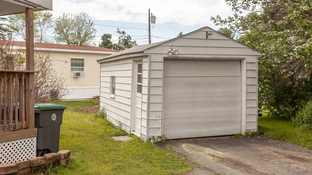 4 Atlas Avenue Hooksett NH 03106