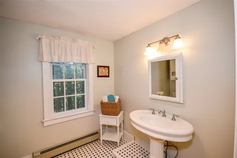 7 Surrey Lane Durham NH 03824