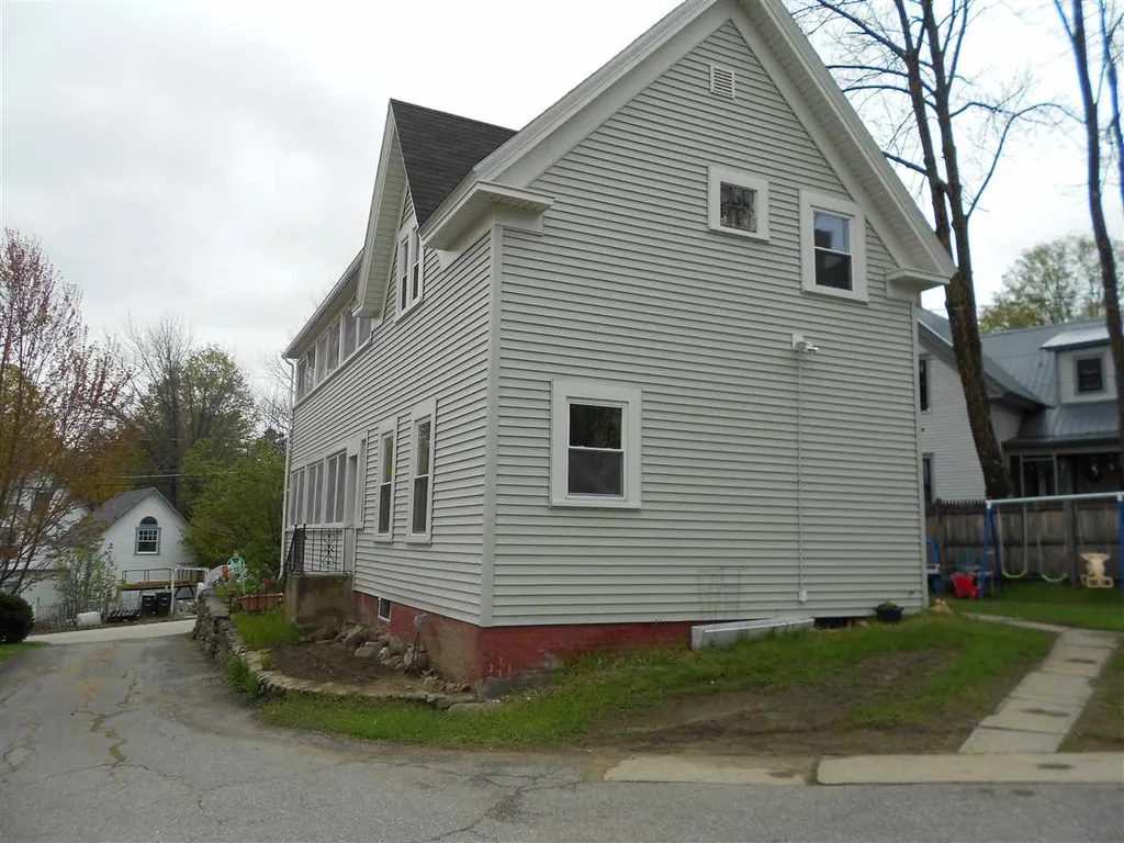 15 Pearl Street Franklin NH 03235