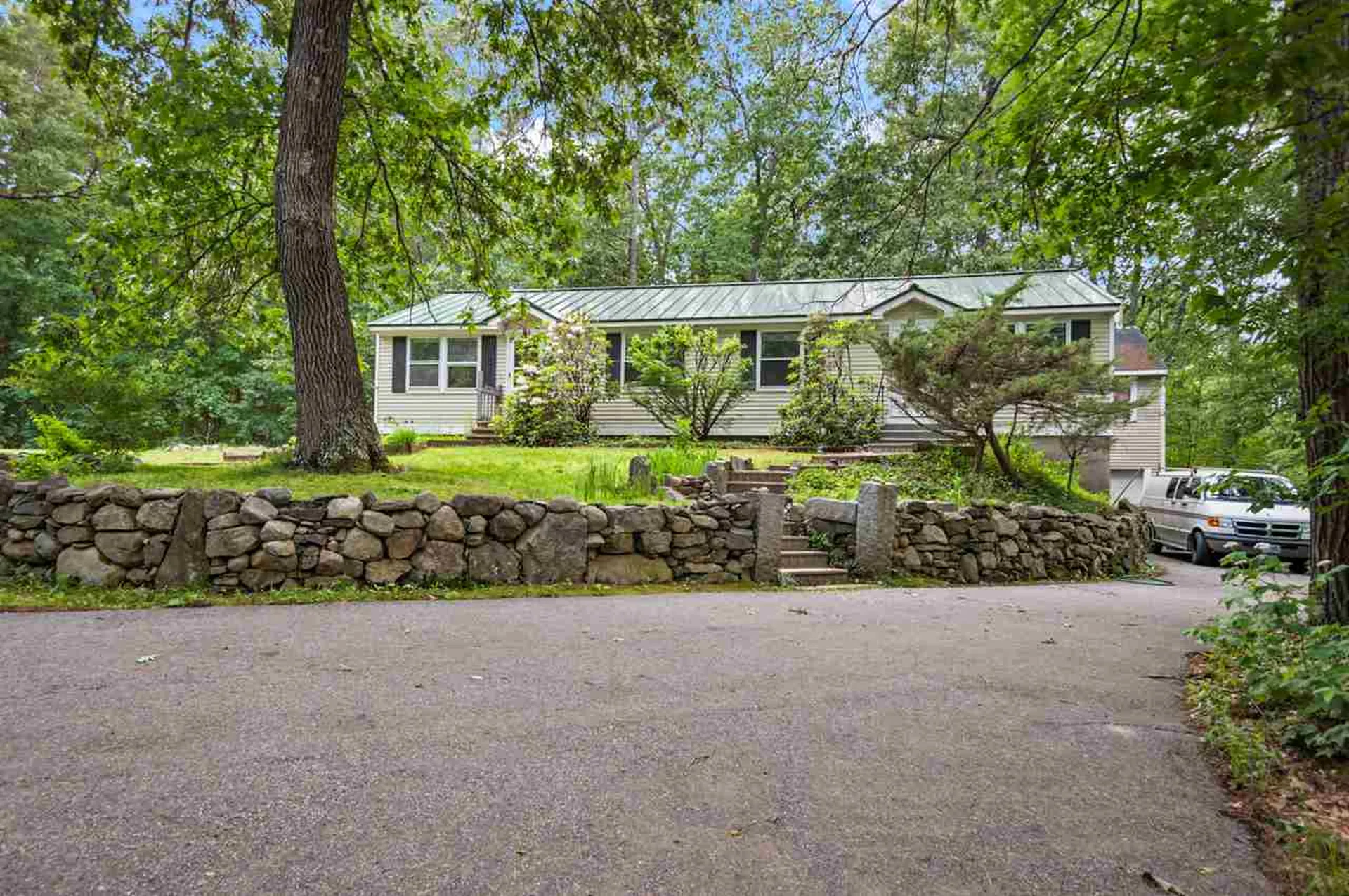 77 Bush Hill Road Hudson NH 03051