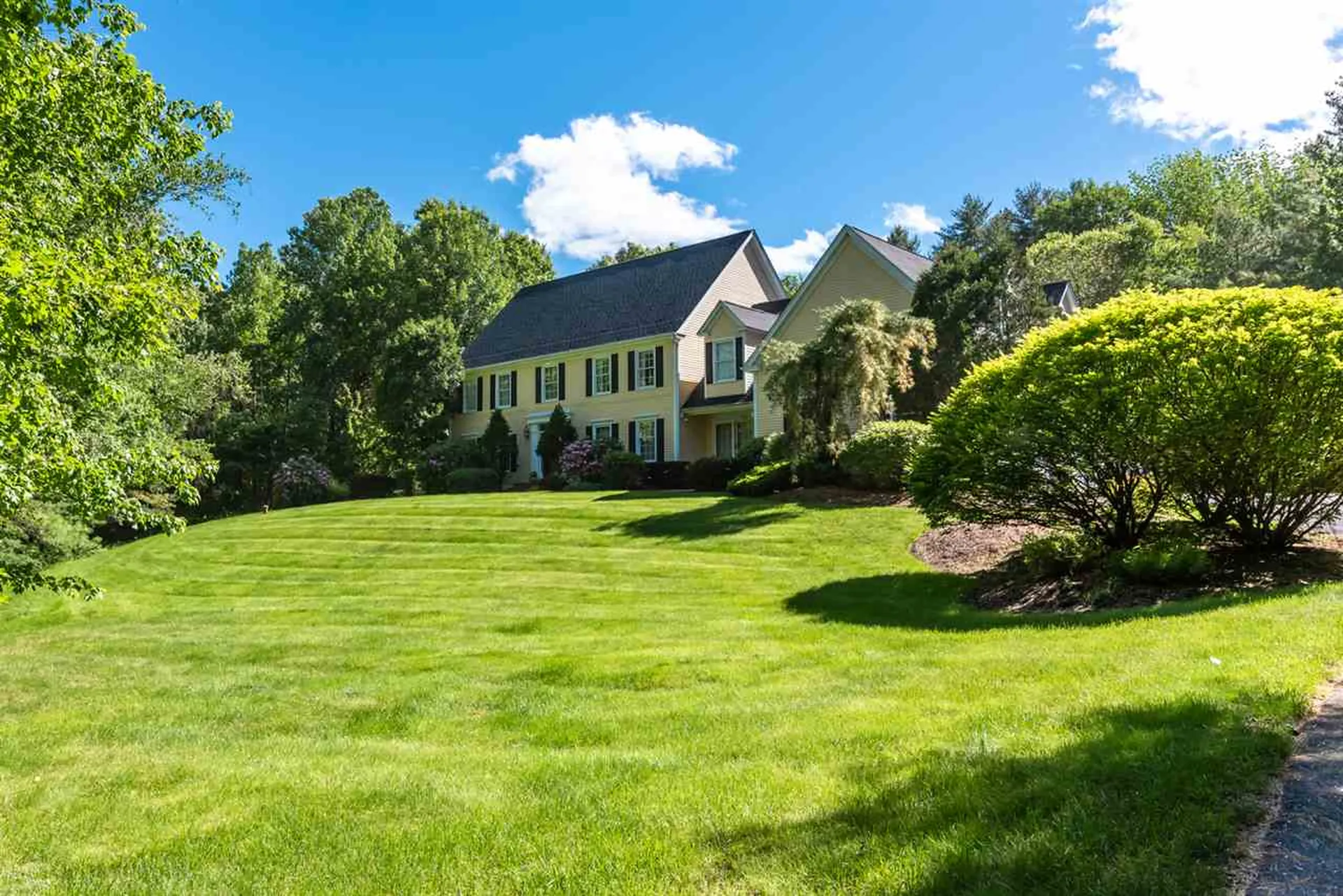 18 Pasture Lane Bedford NH 03110