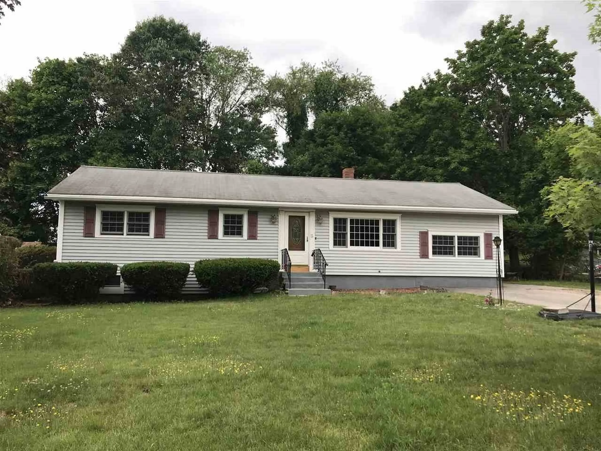 3 Regina Street Hudson NH 03051