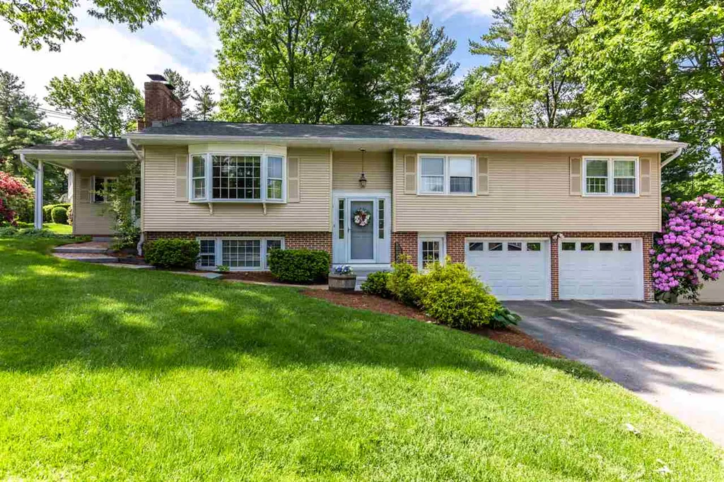 11 Chaucer Road Nashua NH 03062