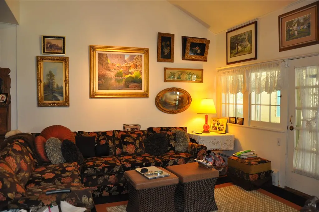 123 Borough Road Sunderland VT 05250