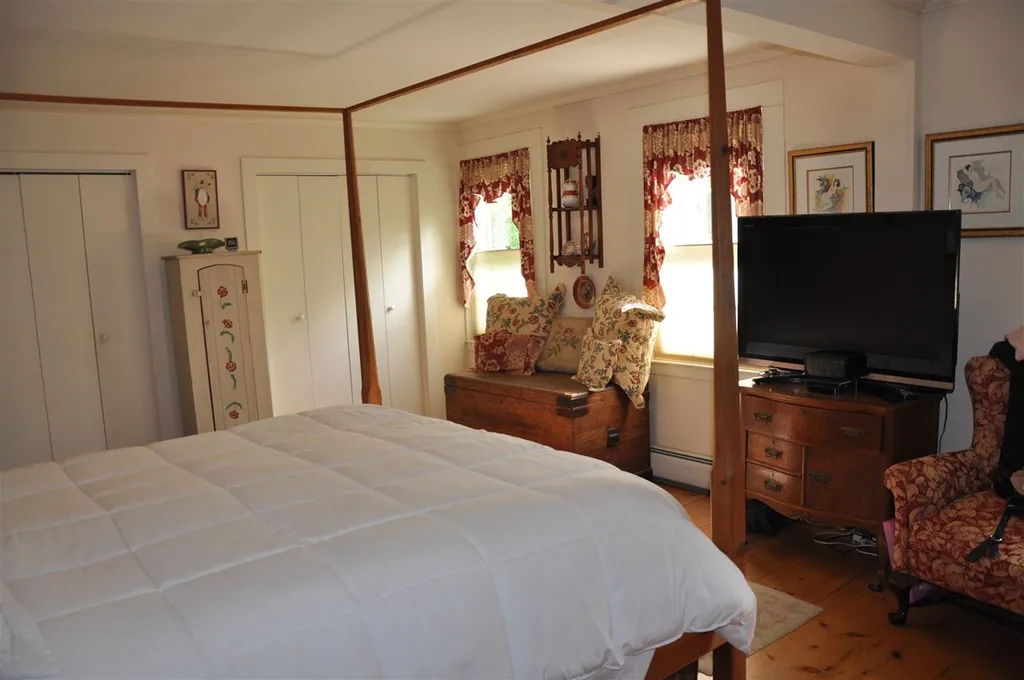123 Borough Road Sunderland VT 05250