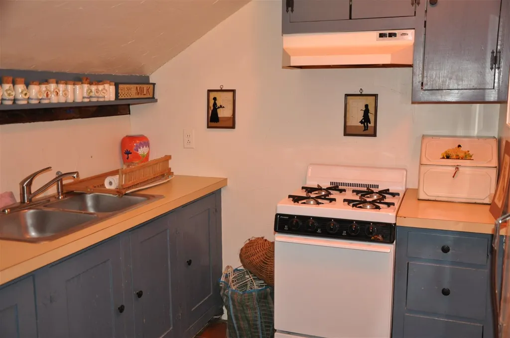 123 Borough Road Sunderland VT 05250
