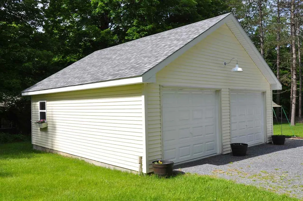 123 Borough Road Sunderland VT 05250